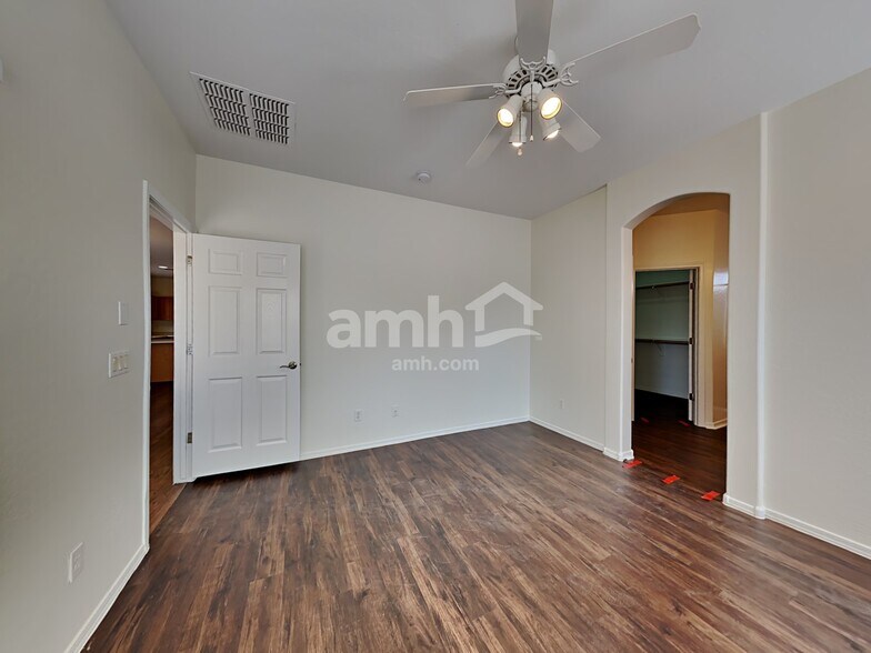 Building Photo - 8829 W Hilton Ave