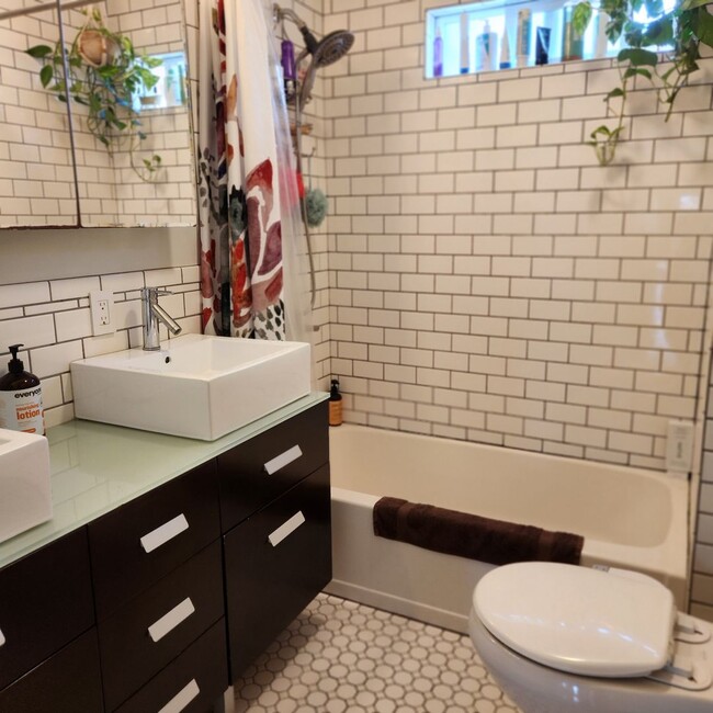 Building Photo - Northpark 3bed 1 bath house, Upgraded in  ...