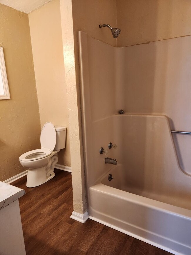 Building Photo - Single Family 2 bed 2 bath