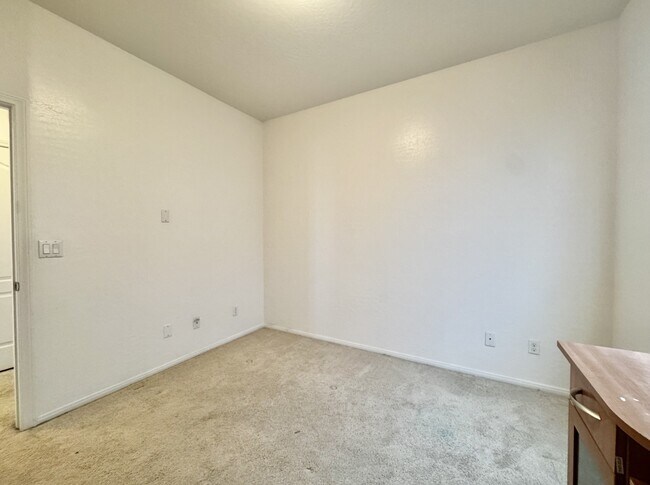 Building Photo - 10037 White Mulberry Dr