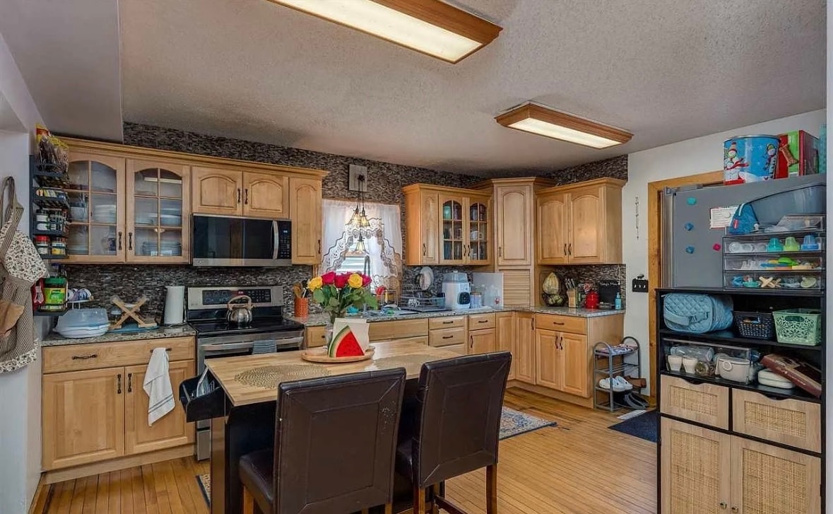 Building Photo - 415 8th St N