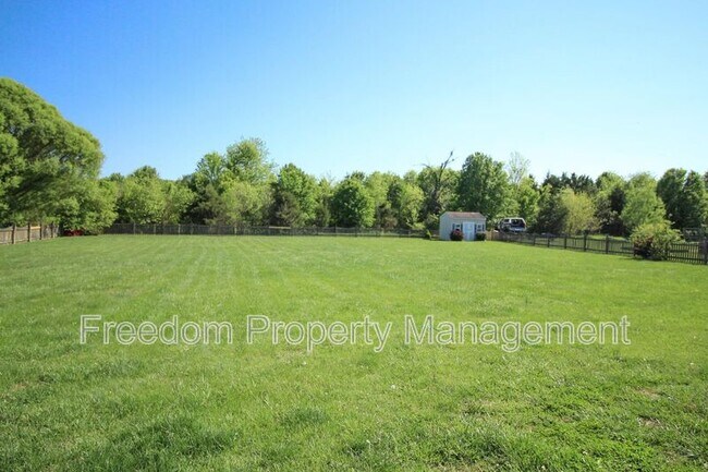 Building Photo - 6540 Cottonwood Dr