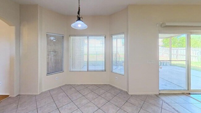 Building Photo - 2226 Willowbrook Ln