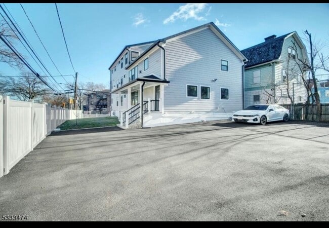 Building Photo - 89 N Munn Ave