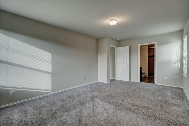 Building Photo - 10620 SW 23rd Ter