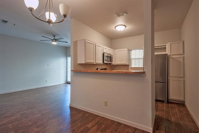 Building Photo - 4800 W Lovers Ln
