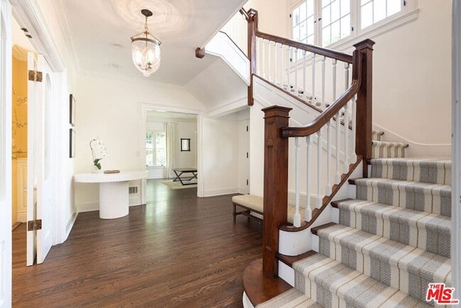 Building Photo - 226 Palisades Ave