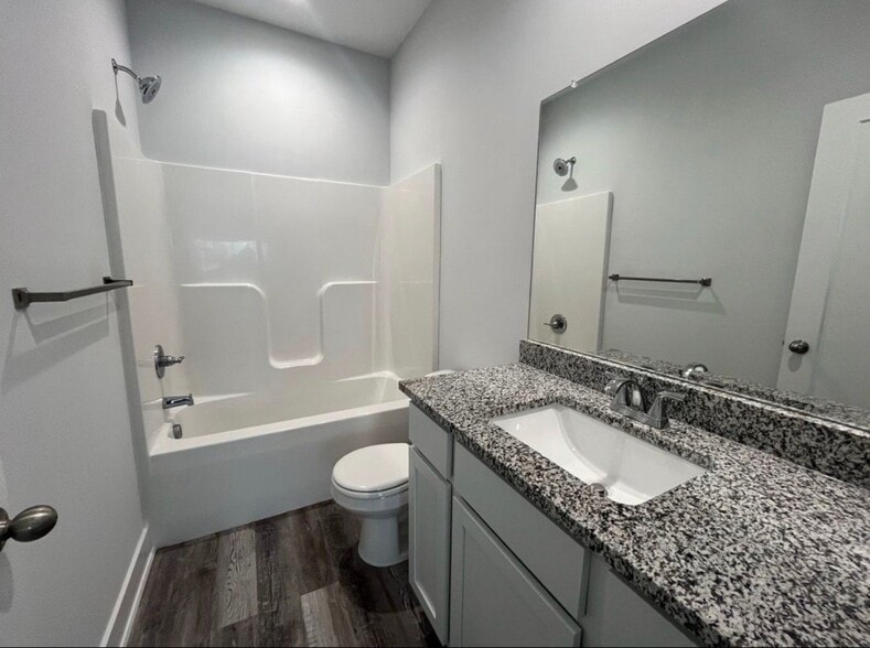 Building Photo - 5448 N Colburn Ct