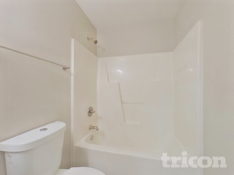 Building Photo - 5020 Osage Cir