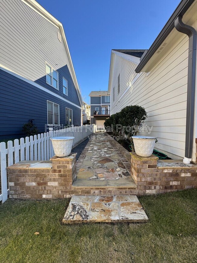 Building Photo - 1705 Barfield Run NW