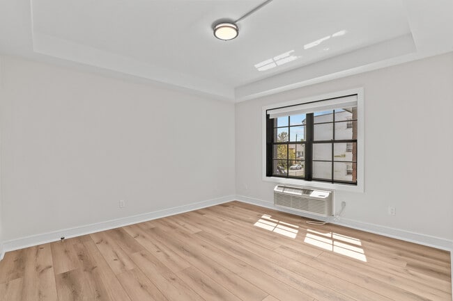 Building Photo - 11 Purdy St