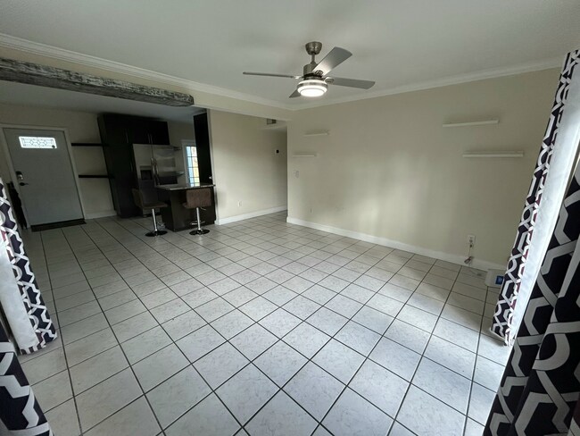 Building Photo - 5839 Daphne Dr