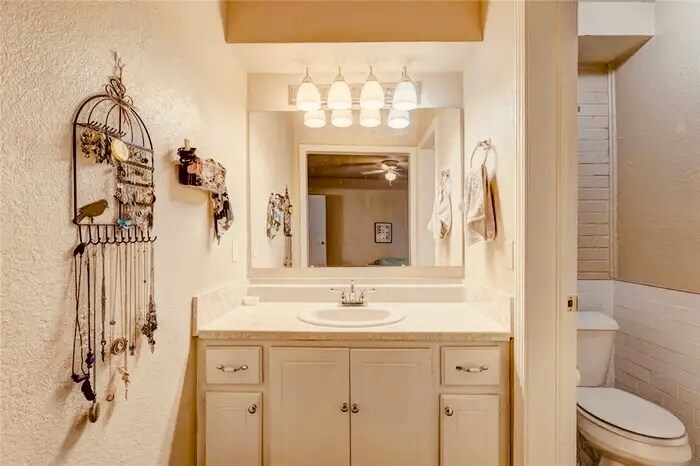 Building Photo - 1817 E Lindsey St