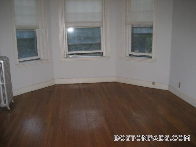 Building Photo - 143 Park Dr