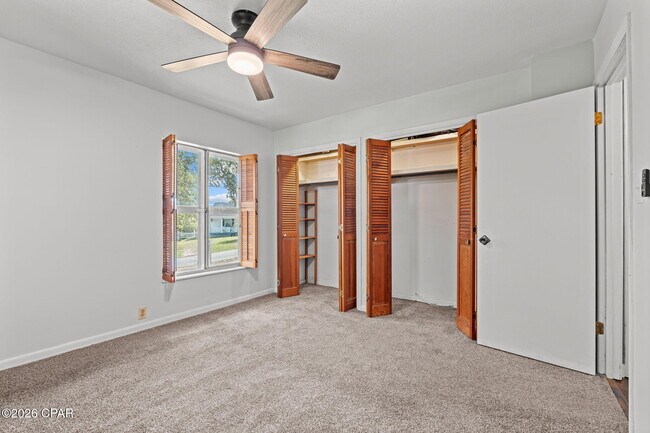 Building Photo - 136 Colina Cir