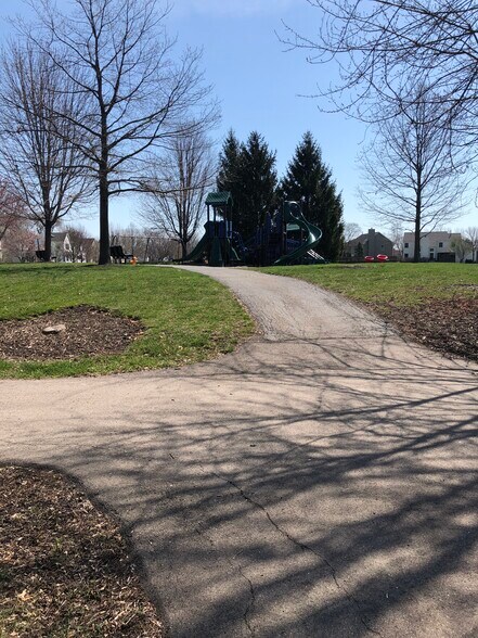 Building Photo - 660 Oriole Ct