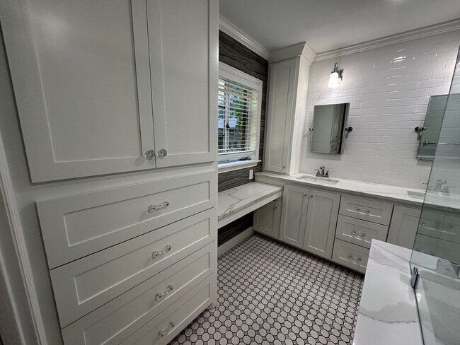 Building Photo - Must see, beautiful home!