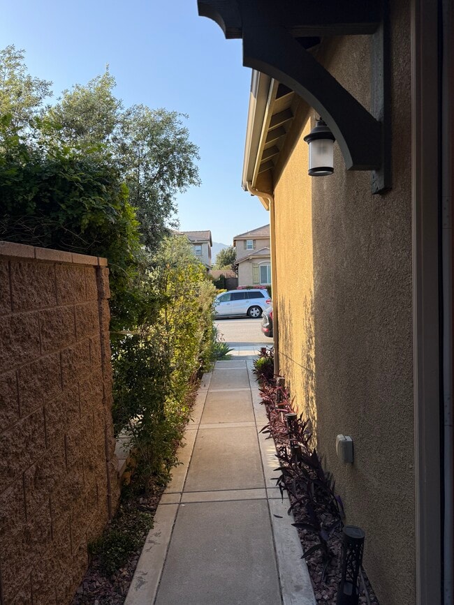 Building Photo - 15495 Fennel Pl