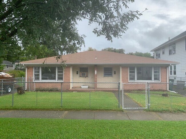 Primary Photo - 218 Glendale Ave