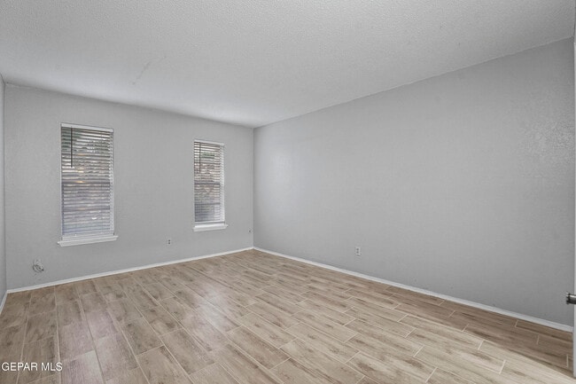 Building Photo - 6201 Escondido Dr