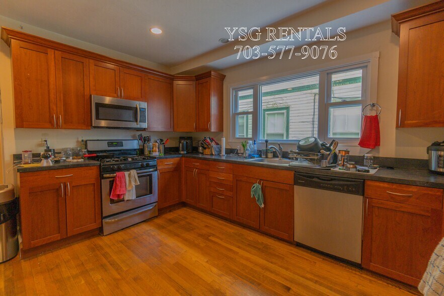 Building Photo - 364 Highland Ave