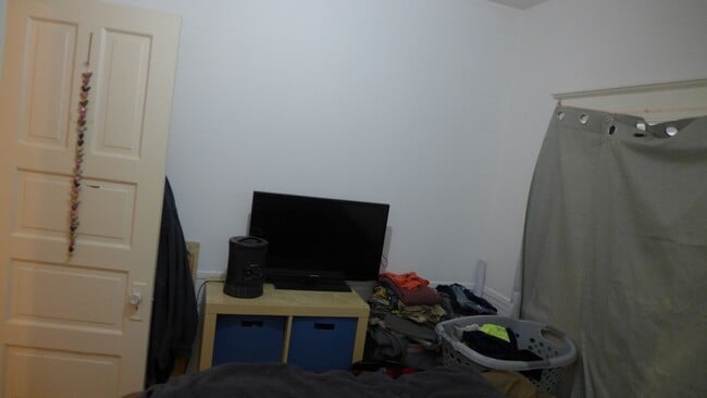 Building Photo - 136 Elgin Ave