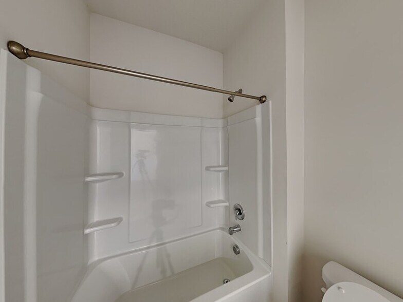 Building Photo - 39 Empire Ln