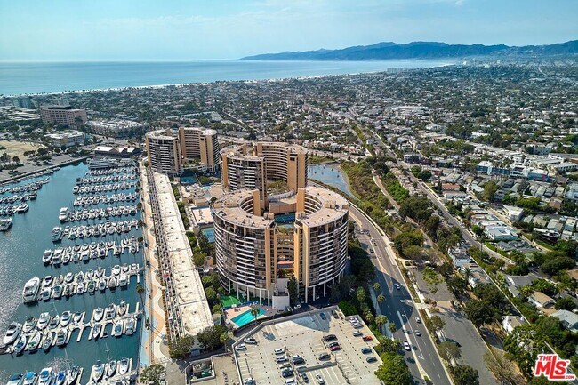 Building Photo - 4337 Marina City Dr