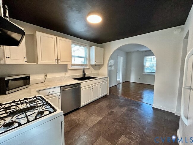 Building Photo - 910 Forest View Dr