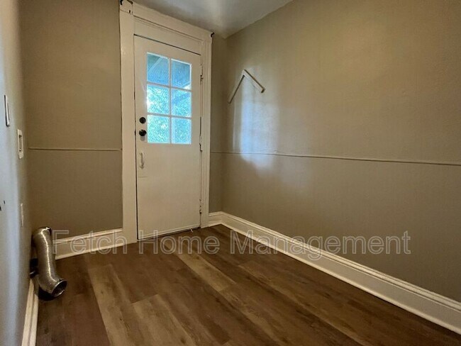 Building Photo - 552 Pershing Ave