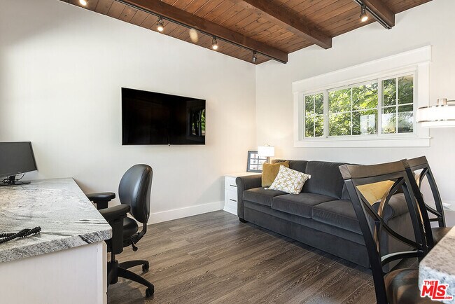 Building Photo - 3908 Las Flores Canyon Rd