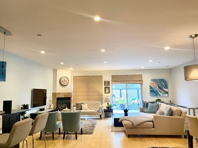 Building Photo - 525 Gough St