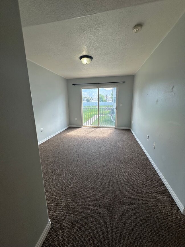 Building Photo - 1403 Hemmert