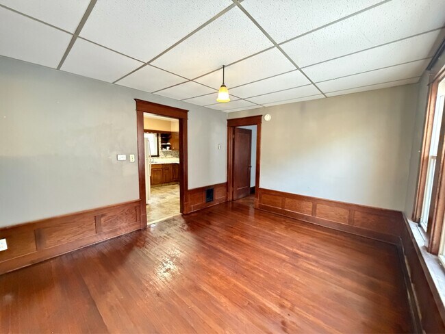 Building Photo - 418 Colvin Ave