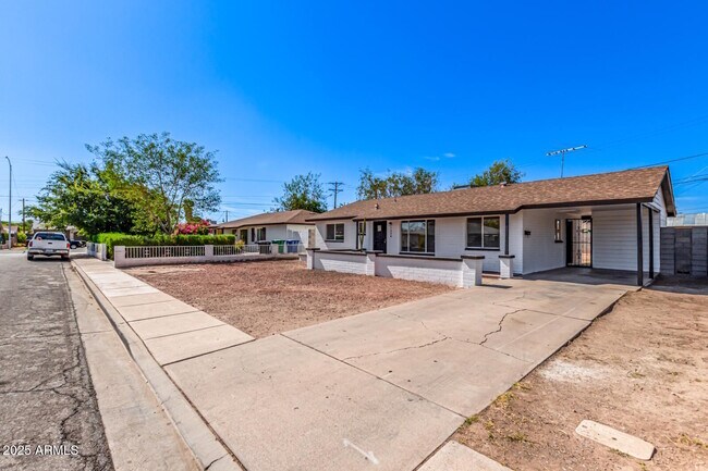 Building Photo - 1238 E Vine Ave