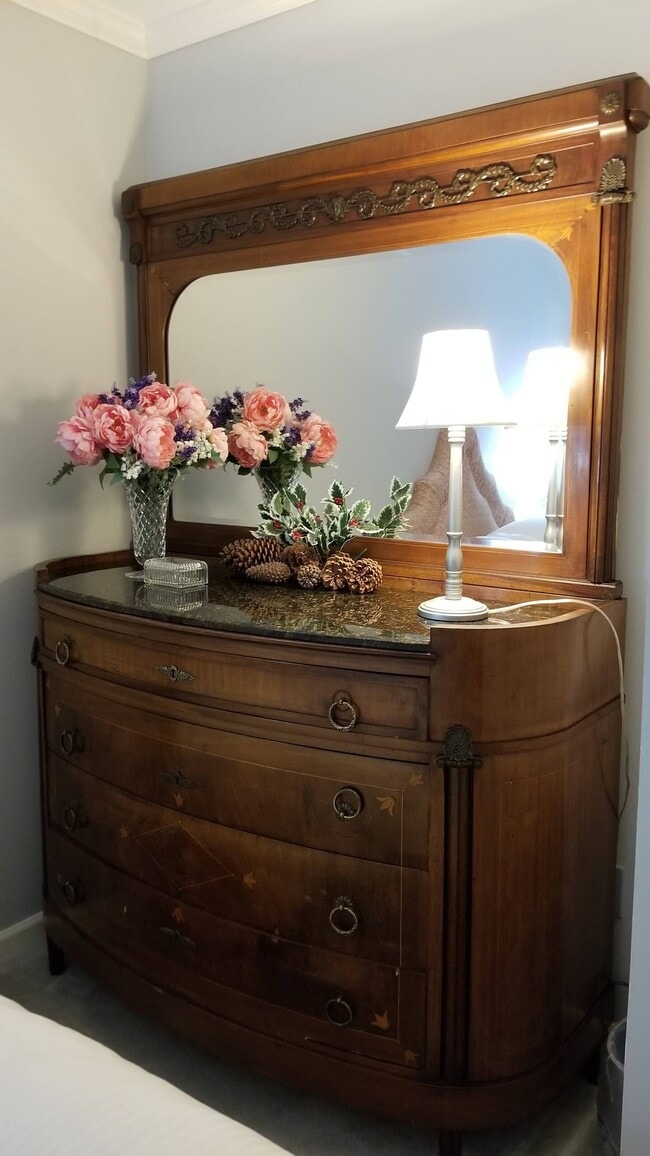 Building Photo - 1881 Cliff Rd