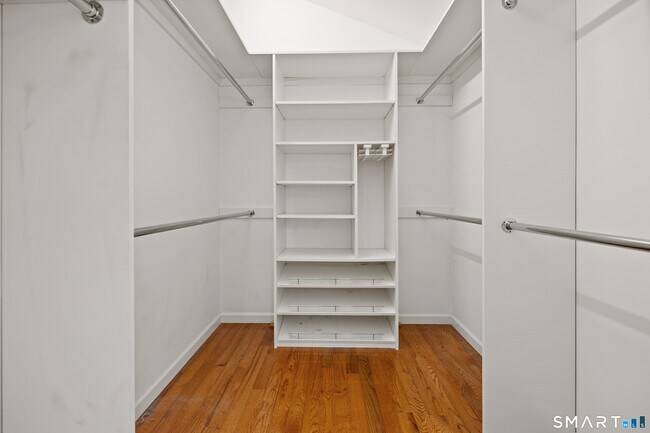 Building Photo - 34 Hi-Ann Ct