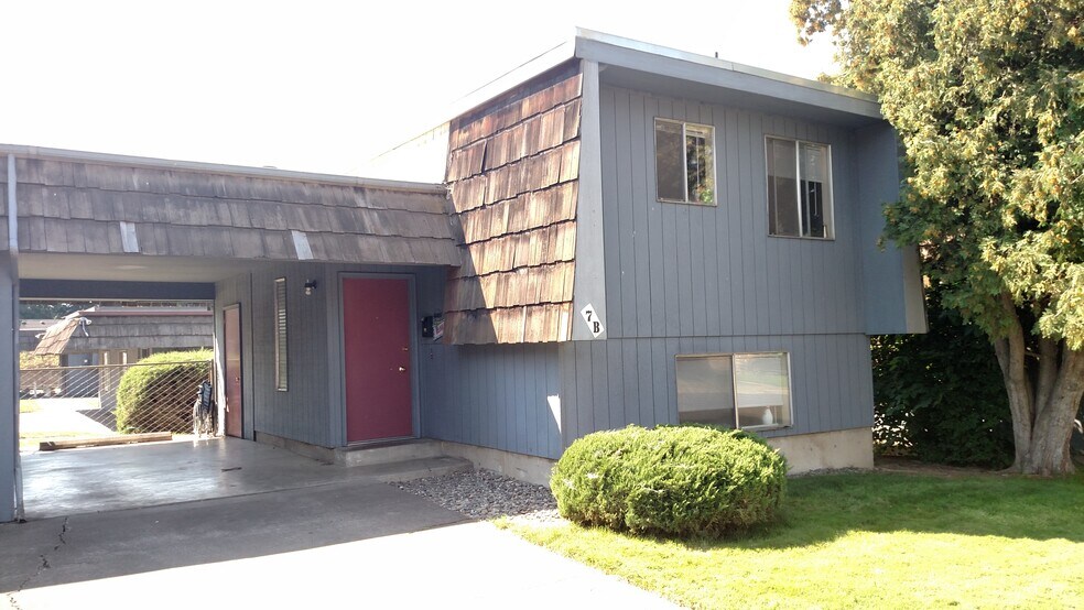 Outside - 1122 Francis Ave