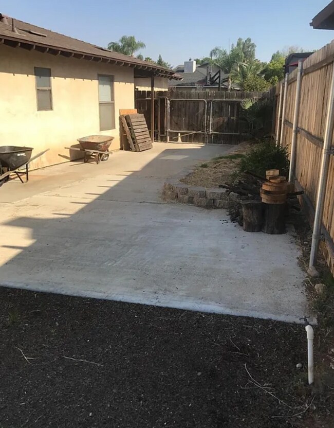 Building Photo - Spacious single family home in Bakersfield - Schedule your tour now!