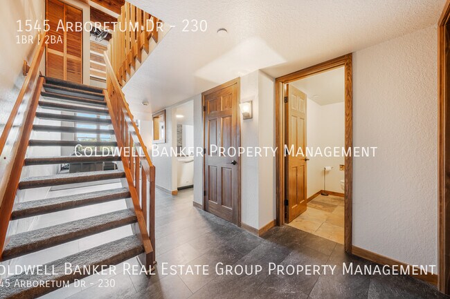 Building Photo - 1545 Arboretum Dr