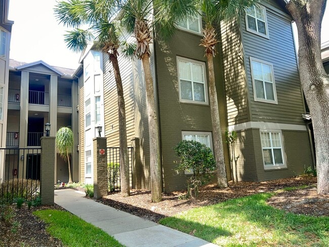 Building Photo - MOVE NOW-Remodeled bathroom & kitchen! NEW VINYL PLANK flooring & fresh paint! 2 bedroom 1 bath c...