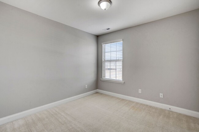 Building Photo - REDUCED- COME SEE TODAY!  Welcome home to ...