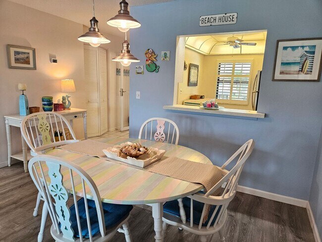 Building Photo - Seasonal Short-Term 2 Bedroom 2 Bathroom Second Floor Condo in Mission Lakes!