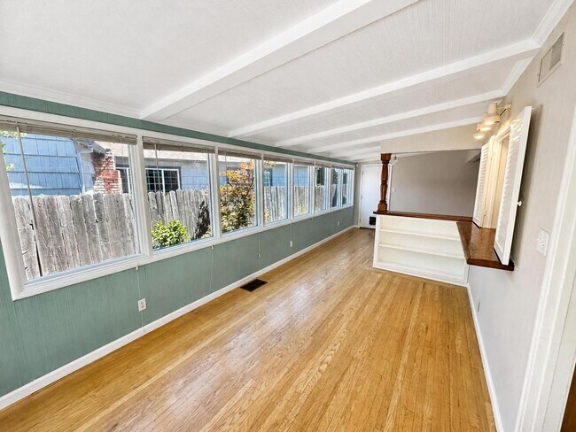 Building Photo - Bright & Spacious 3-Bedroom Home with Expansive Yard in Sacramento