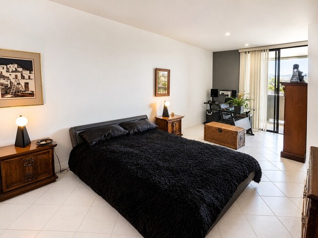 Building Photo - 3098 Rue D’Orleans