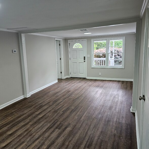 Building Photo - 1335 Victory St