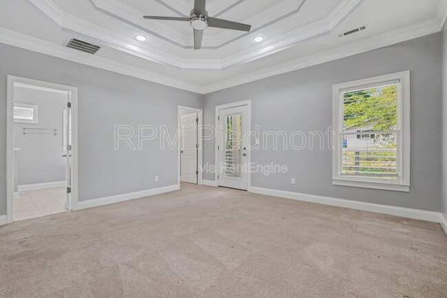 Building Photo - 1034 Hubbard St SW