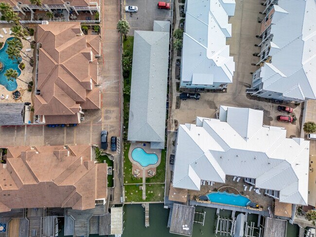 Building Photo - 14898 Granada Dr