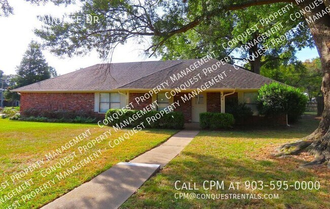 Building Photo - 400 Raintree Dr