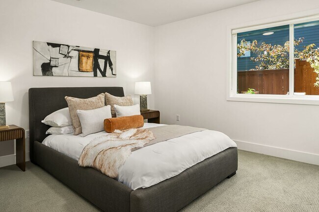 Building Photo - 4bd/3.25 Kirkland Home